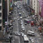 Apenas unos pocos peatones disfrutaron ayer de las calzadas restringidas al tráfico en el primer día laborable con cortes