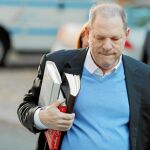 Harvey Weinstein, a su llegada a la comisaría de Manhattan / Efe