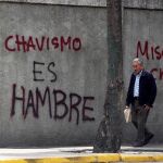 En la imagen, un grafiti de Caracas que reza: «Chavismo es hambre» | Fuente: Reuters
