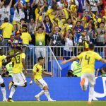 Los jugadores de Colombia celebran el gol anotado por su compañero Yerry Mina / Efe