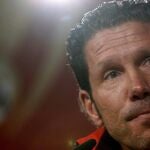 Simeone, durante la rueda de prensa ofrecida hoy en el Santiago Bernabéu, previa a la final de la Copa del Rey de mañana.