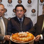 Los reyes magos de Sevilla, tras el tradicional desayuno del Grupo La Raza