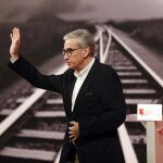 El eurodiputado Ramón Jauregui, al término de su interveción donde ha anunciado que dejará la política. EFE/Luis Tejido.