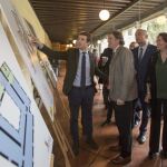 Fernando Benzo presenta el proyecto del Palacio de Los Águila, junto a la consejera María Josefa García Cirac, el alcalde José Luis Rivas, Pablo Casado y Miguel Falomir