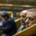 El lehendakari, Iñigo Urkullu, durante un pleno de control celebrado en el Parlamento vasco