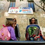 El Real Colegio Santa Isabel-La Asunción, con 1.100 alumnos, organizó el martes un acto reivindicativo para expresar su rechazo a las limitaciones al tráfico a partir del 23 de noviembre