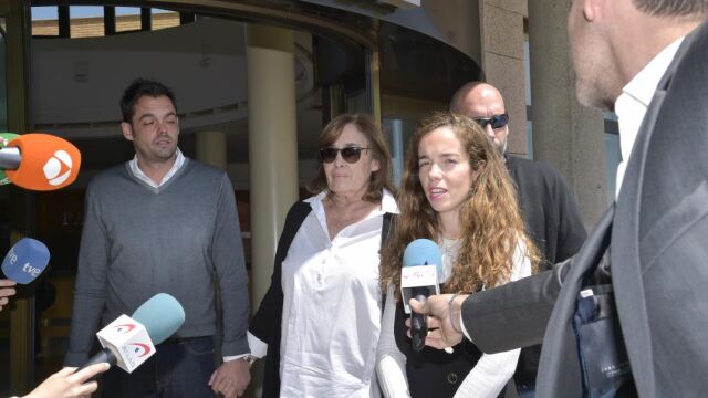 Familiares y amigos despiden a Íñigo en la capilla ardiente