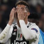 Cristiano Ronaldo se lamenta después de una ocasión fallada