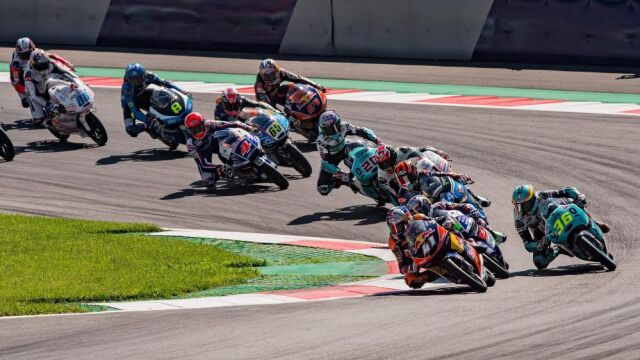 Foto de uno de los entrenamientos de Moto 3 previos al Gran Premio de la República Checa
