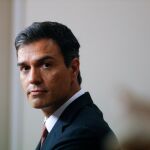 Pedro Sánchez envía sus condolencias a Manuel Vals