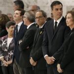 La Reina Sofía, el presidente del Gobierno, Pedro Sánchez y el presidente de la Generalitat, Quim Torra/Foto: Efe