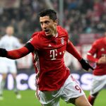 Robert Lewandowski de Bayern Munich celebra su gol ante Atlético Madrid