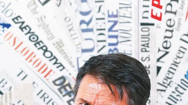 El primer ministro italiano, Guiseppe Conte, durante su comparecencia, ayer, ante los corresponsales europeos en Roma