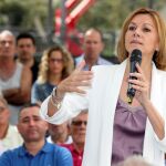 La candidata a presidir el PP María Dolores de Cospedal en un encuentro en el parque San Telmo de Las Palmas de Gran Canaria con los afiliados de su partido de Gran Canaria. EFE/Elvira Urquijo A.