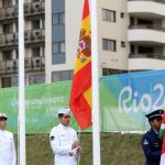 La bandera española fue izada ayer en la Villa Olímpica