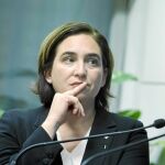 El 43% de los barceloneses cree que la gestión de Colau es buena, pero la cifra ha caído casi doce puntos respecto al último barómetro