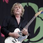 Imagen de archivo de Rick Parfitt duarnet un concierto con su grupo, Status Quo en el Glastonbury Festival de Somerset