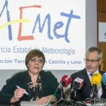 La subdelegada del Gobierno en Valladolid, Helena Caballero y el delegado territorial de la Aemet, Juan Pablo Álvarez