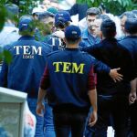 Triunfo para Trump El presidente impuso sanciones a Turquia para forzar la liberación del pastor Andrew Brunson, acusado de mantener links con los kurdos. Ayer a su salida