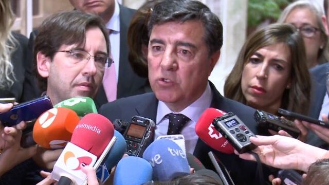 José Antonio Bermúdez de Castro atiende a los medios hoy en el Congreso.