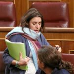 La portavoz de Unidos Podemos, Irene Montero, ayer en el Congreso junto a Pablo Iglesias