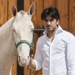 Diego Ventura con el potro que sorteará