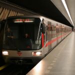 Praga planea vagones de metro sólo para solteros para ligar