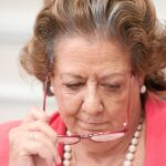 La ex alcaldesa de Valencia y actual senadora, Rita Barberá, emitió un comunicado a primera hora de la tarde de ayer