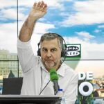 Carlos Alsina: «Me siento como un elemento extraño en un plató de televisión»