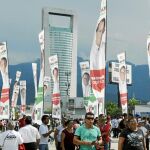 Los seguidores del candidato José Antonio Meade, del PRI, participan en el cierre de campaña de su candidato