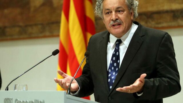 El Premio Nobel de la Paz 2015, Ahmed Galai (d) hoy en el Palau de la Generalitat.