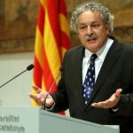 El Premio Nobel de la Paz 2015, Ahmed Galai (d) hoy en el Palau de la Generalitat.