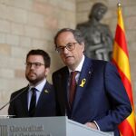El presidente de la Generalitat, Quim Torra (JxCAT), y su vicepresidente, Pere Aragonès (ERC), durante su comparecencia conjunta.
