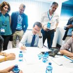 El nuevo presidente nacional del Partido Popular, Pablo Casado, reunido con su equipo durante el Congreso celebrado el viernes y el sábado en Madrid
