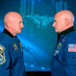 Fotografía facilitada por la NASA de los astronautas retirados de la Nasa y hermanos gemelos Mike (i) y Scott (d) Kelly. El astronauta Scott Kelly pasó un año en el espacio durante el que sufrió cambios físicos, moleculares y cognitivos, pero la mayoría de las variables se mantuvieron estables o volvieron a su nivel base tras seis meses en la Tierra, según un estudio que publica la revista Science. EFE/NASA/