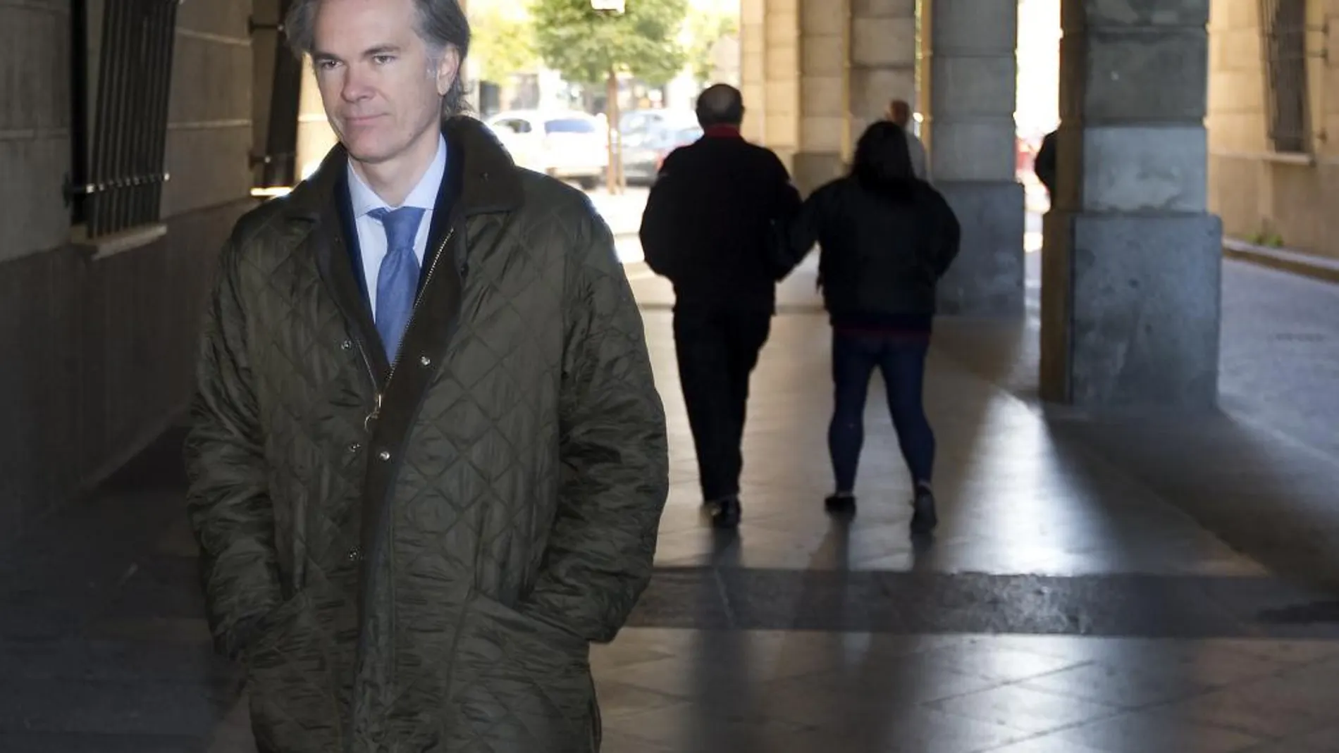 El juez Álvaro Martín, a la entrada de los juzgados sevillanos