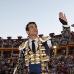El diestro José María Manzanares durante el quinto festejo taurino de la Feria de San Julián, en la que compartió cartel con El Fandi y con toros de Montalvo, en la plaza de toros de Cuenca.