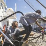 El Open Arms navegó 4 días para dejar a los migrantes en tierra firma en vez de uno por la política italiana y maltesa / Efe
