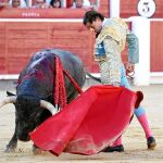 Curro Díaz toreando con la muleta a un astado de La Quinta, ayer, en Albacete