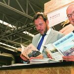 Óscar Puente Y Jesús Julio Carnero en el stand de Valladolid de la Feria de Muestras de la capital.