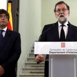 Mariano Rajoy y Carles Puigdemont, durante la declaración institucional