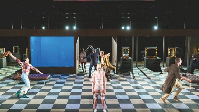Una escena de la obra de Tony Kushner, «Àngels a Amèrica», según la puesta en escena que dirige David Selvas