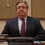 Juan Ignacio Zoido antes de comparecer en la Comisión de Interior
