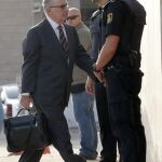 El expresidente de Caja Madrid Rodrigo Rato, a su llegada esta mañana a la Audiencia Nacional en San Fernando de Henares.
