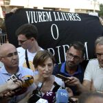 La presidenta del Parlament, Carme Forcadell, realiza declaraciones a la prensa durante la manifestación que bajo el lema "A punt"(A punto), han organizado las entidades independentistas Asamblea Nacional Catalana (ANC) y Òmnium Cultural en Tarragona, a favor de la independencia en Cataluña, y con motivo de la Diada de Cataluña
