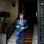 El abogado de Luis Bárcenas, Joaquín Ruiz de Infante, realiza declaraciones tras hacerse pública la sentencia por el llamado caso Gürtel. EFE/Fernando Villar