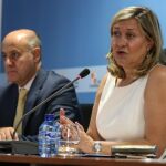 La consejera de Economía y Hacienda, Pilar del Olmo, junto al director de Presupuestos y Estadística, José Armando Baeta, presenta la contabilidad regional del segundo trimestre de 2017