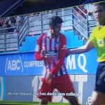 Morata, con el árbitro en el Eibar-Atlético