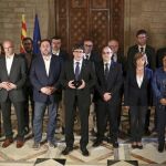 Fotografia facilitada por la Generalitat de la declaración del president catalán Carles Puigdemont y su gobierno tras el referéndum ilegal celebrado hoy en Cataluña.