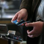 El Banco Sabadell adapta el uso de las TPV ante las nuevas realidades de cada negocio, como la ampliación del comercio electrónico o el comienzo de la actividad de entrega a domicilio